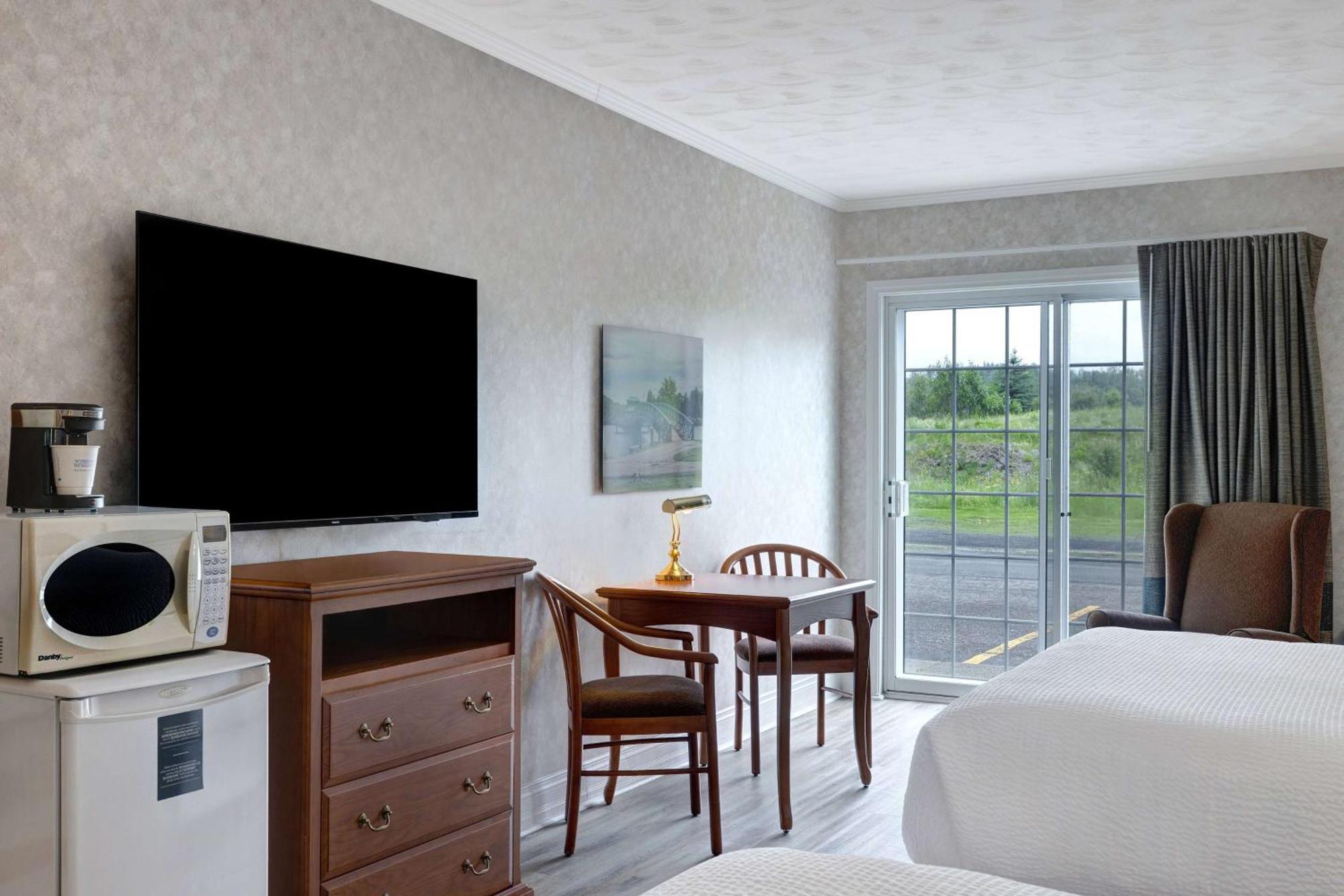Days Inn By Wyndham Edmundston Εξωτερικό φωτογραφία